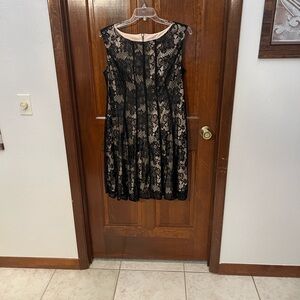 Chic Black Lace Midi Dress